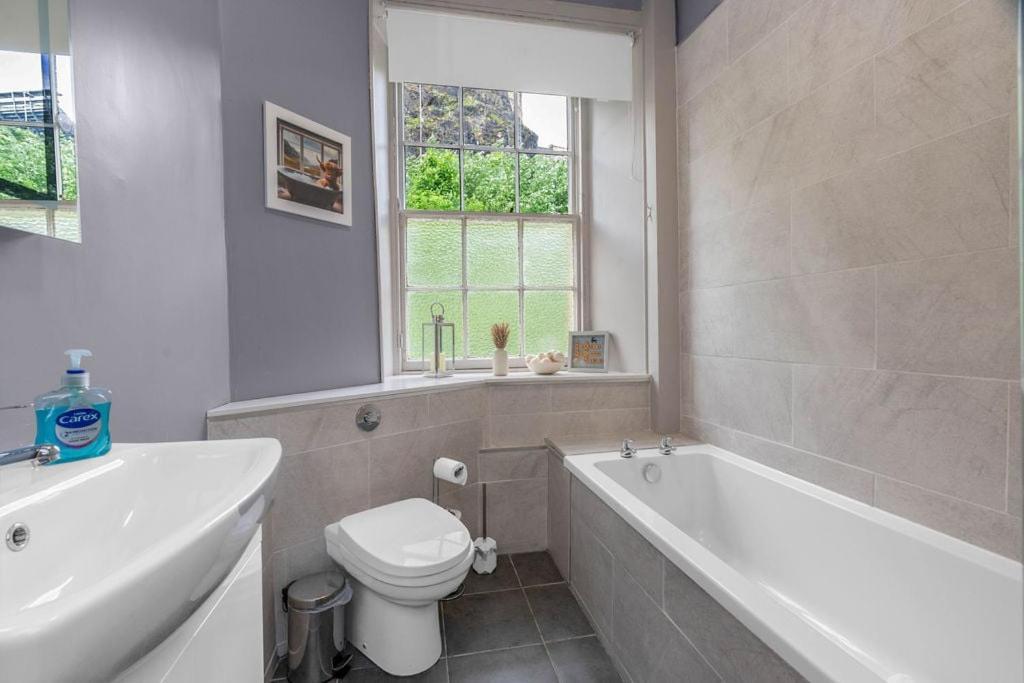 אדינבורו Guestready - Lovely Nest In The Old Town מראה חיצוני תמונה