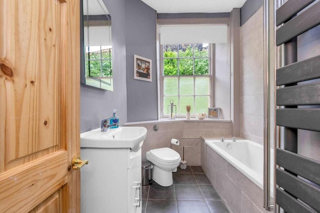 אדינבורו Guestready - Lovely Nest In The Old Town מראה חיצוני תמונה